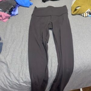 black lululemon aligns